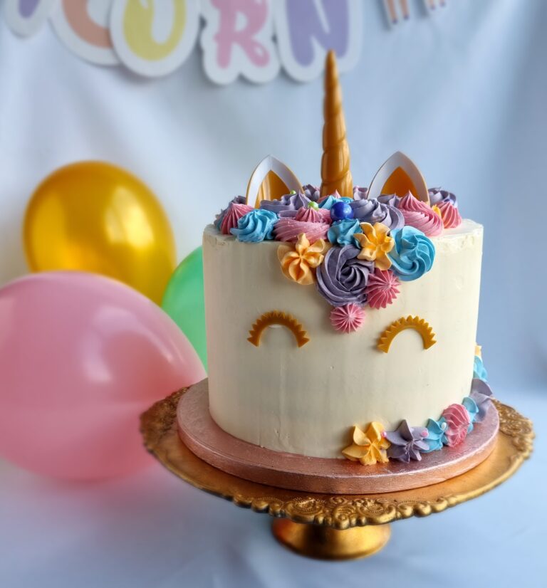 Kleurrijke kinder feesttaart